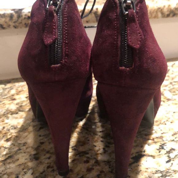 👡🔥Gastone Lucioli Maroon Suede Women’s Heels - Picture 4 of 6